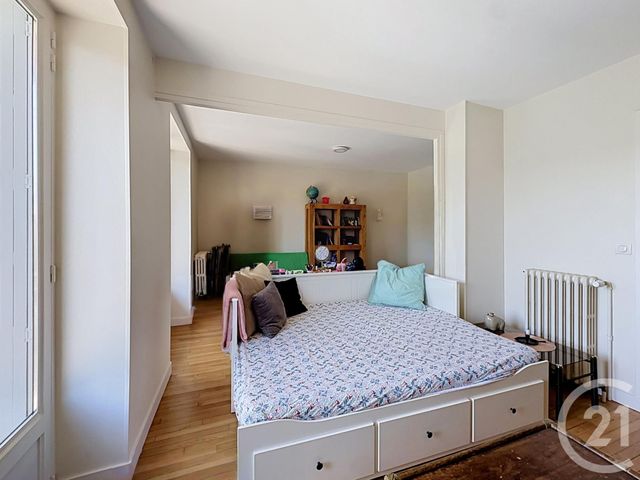 Appartement F2 à louer - 2 pièces - 61.41 m2 - RIOM - 63 - AUVERGNE - Century 21 Agence Girard