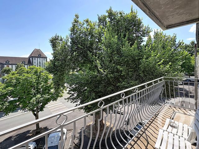 Appartement F2 à louer - 2 pièces - 61.41 m2 - RIOM - 63 - AUVERGNE - Century 21 Agence Girard