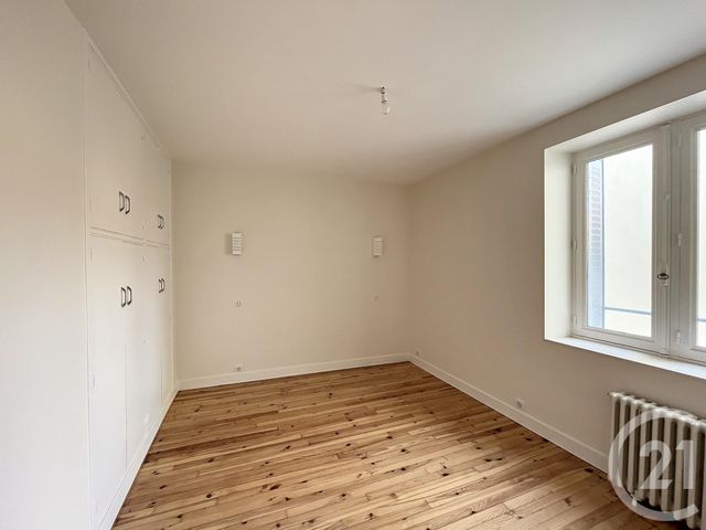 Appartement F2 à louer - 2 pièces - 61.41 m2 - RIOM - 63 - AUVERGNE - Century 21 Agence Girard