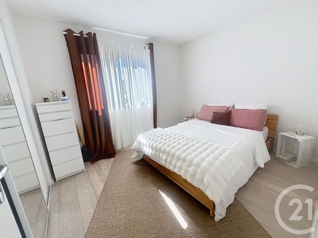 maison à louer - 4 pièces - 105.65 m2 - LUSSAT - 63 - AUVERGNE - Century 21 Agence Girard