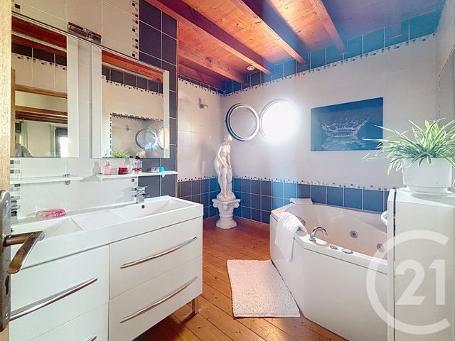 maison à vendre - 6 pièces - 188.0 m2 - MENETROL - 63 - AUVERGNE - Century 21 Agence Girard