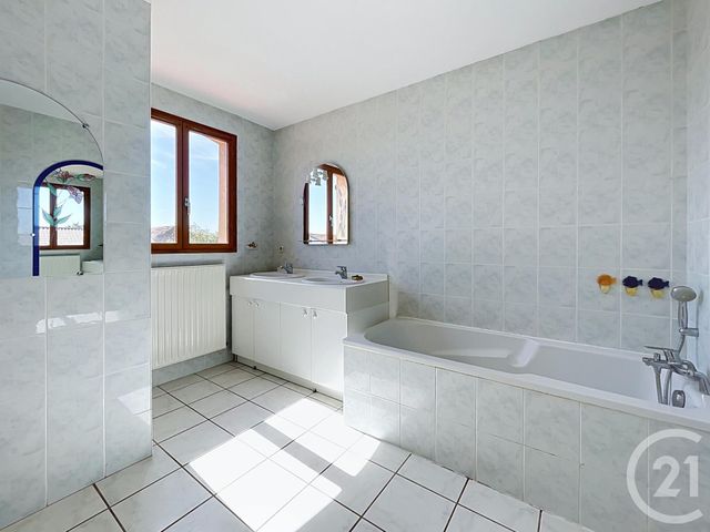 maison à vendre - 6 pièces - 130.0 m2 - BEAUREGARD VENDON - 63 - AUVERGNE - Century 21 Agence Girard