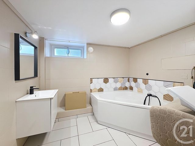 maison à louer - 5 pièces - 157.44 m2 - AYDAT - 63 - AUVERGNE - Century 21 Agence Girard