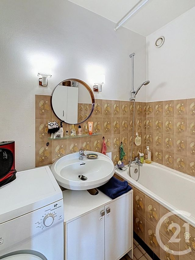 Appartement F2 à vendre - 2 pièces - 55.83 m2 - RIOM - 63 - AUVERGNE - Century 21 Agence Girard