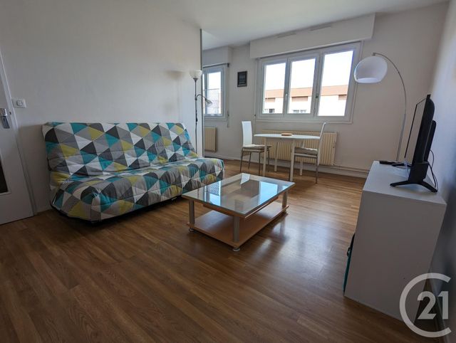 Appartement F1 à louer - 1 pièce - 29.0 m2 - RIOM - 63 - AUVERGNE - Century 21 Agence Girard