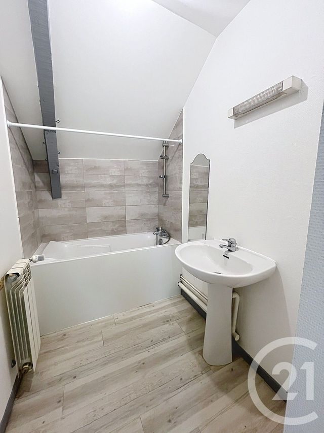 Appartement F3 à louer - 3 pièces - 40.77 m2 - RIOM - 63 - AUVERGNE - Century 21 Agence Girard
