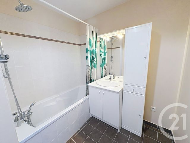 Appartement F2 à louer - 2 pièces - 43.32 m2 - RIOM - 63 - AUVERGNE - Century 21 Agence Girard