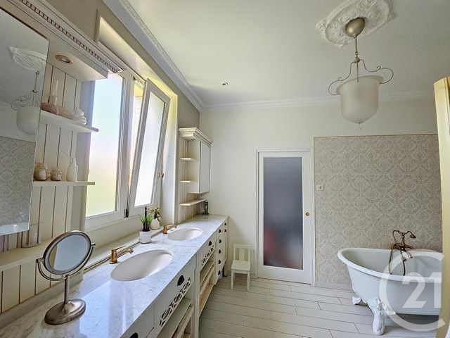 maison à vendre - 22 pièces - 609.54 m2 - CHATEL GUYON - 63 - AUVERGNE - Century 21 Agence Girard