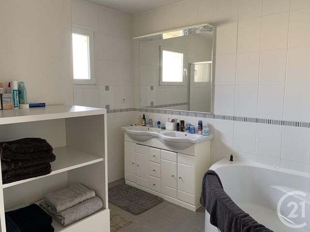 maison à louer - 4 pièces - 101.36 m2 - CLERLANDE - 63 - AUVERGNE - Century 21 Agence Girard
