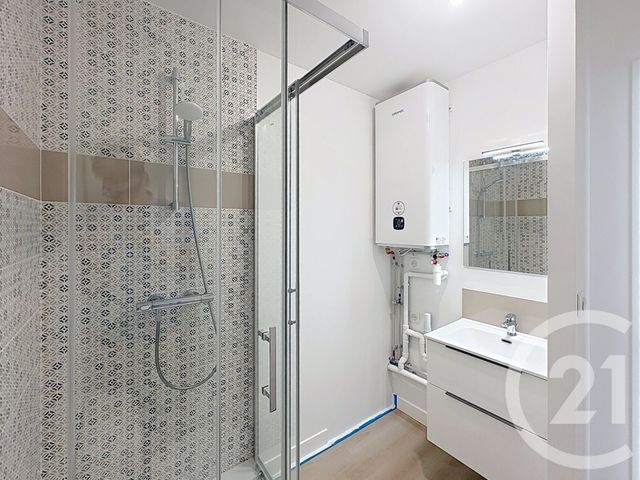 Appartement F2 à louer - 2 pièces - 33.5 m2 - RIOM - 63 - AUVERGNE - Century 21 Agence Girard