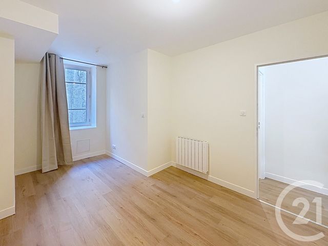 Appartement F2 à louer - 2 pièces - 33.5 m2 - RIOM - 63 - AUVERGNE - Century 21 Agence Girard
