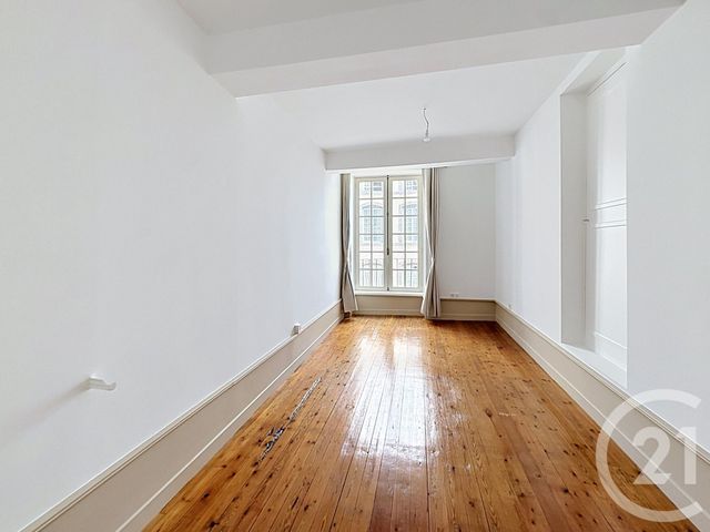 Appartement F3 à louer - 3 pièces - 95.03 m2 - RIOM - 63 - AUVERGNE - Century 21 Agence Girard