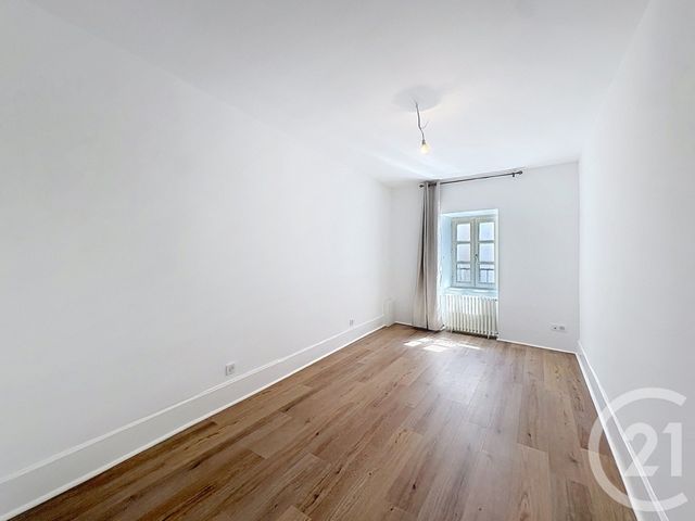 Appartement F3 à louer - 3 pièces - 80.08 m2 - RIOM - 63 - AUVERGNE - Century 21 Agence Girard