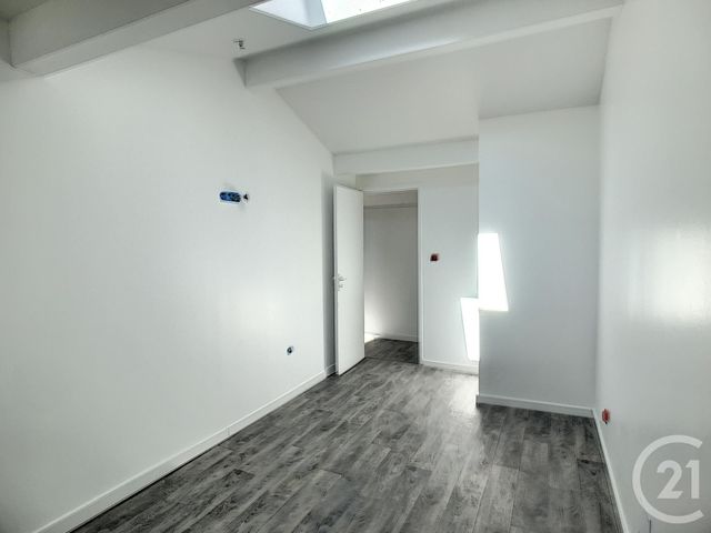 maison à louer - 3 pièces - 61.17 m2 - COMBRONDE - 63 - AUVERGNE - Century 21 Agence Girard