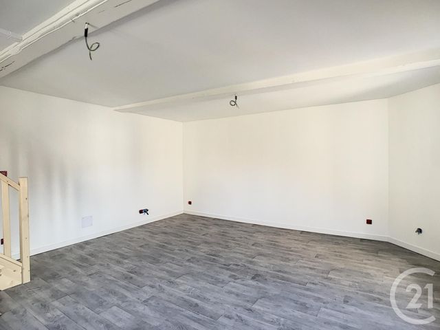 maison à louer - 3 pièces - 61.17 m2 - COMBRONDE - 63 - AUVERGNE - Century 21 Agence Girard