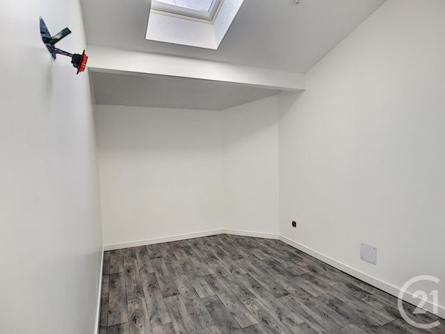maison à louer - 3 pièces - 61.17 m2 - COMBRONDE - 63 - AUVERGNE - Century 21 Agence Girard