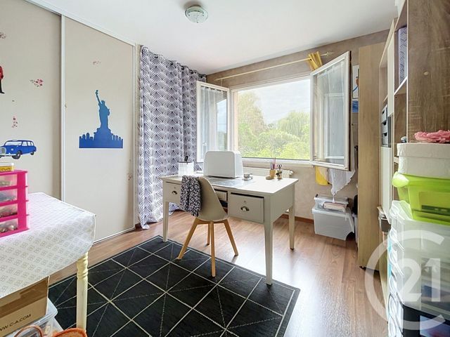 maison à vendre - 7 pièces - 172.0 m2 - ST BONNET PRES RIOM - 63 - AUVERGNE - Century 21 Agence Girard