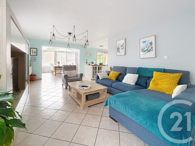 maison à vendre - 7 pièces - 172.0 m2 - ST BONNET PRES RIOM - 63 - AUVERGNE - Century 21 Agence Girard