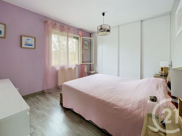 maison à vendre - 7 pièces - 172.0 m2 - ST BONNET PRES RIOM - 63 - AUVERGNE - Century 21 Agence Girard