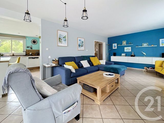maison à vendre - 7 pièces - 172.0 m2 - ST BONNET PRES RIOM - 63 - AUVERGNE - Century 21 Agence Girard