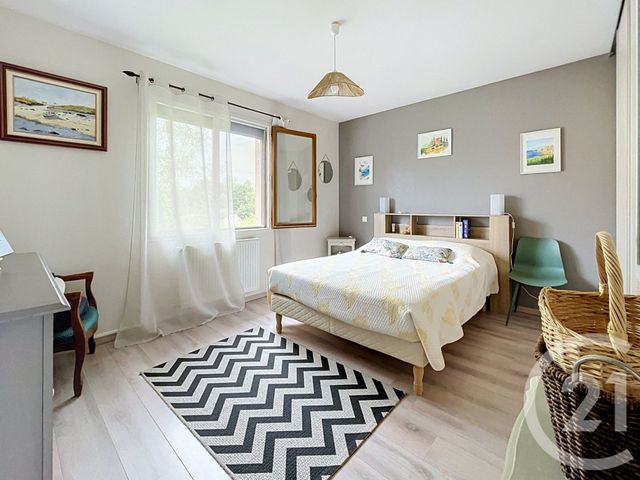 maison à vendre - 7 pièces - 172.0 m2 - ST BONNET PRES RIOM - 63 - AUVERGNE - Century 21 Agence Girard