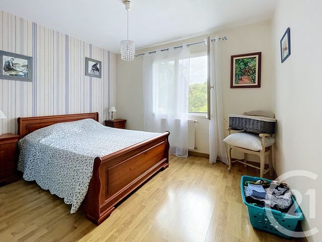 maison à vendre - 7 pièces - 172.0 m2 - ST BONNET PRES RIOM - 63 - AUVERGNE - Century 21 Agence Girard