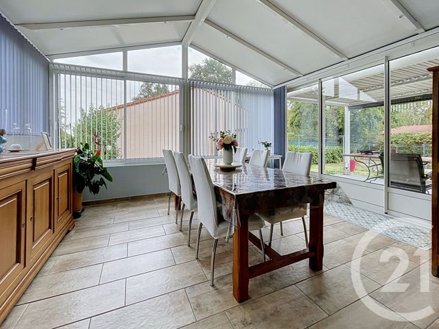 maison à vendre - 7 pièces - 172.0 m2 - ST BONNET PRES RIOM - 63 - AUVERGNE - Century 21 Agence Girard
