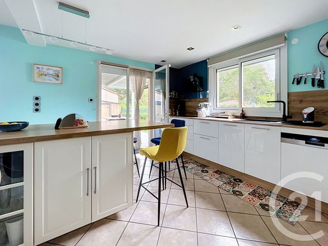 maison à vendre - 7 pièces - 172.0 m2 - ST BONNET PRES RIOM - 63 - AUVERGNE - Century 21 Agence Girard