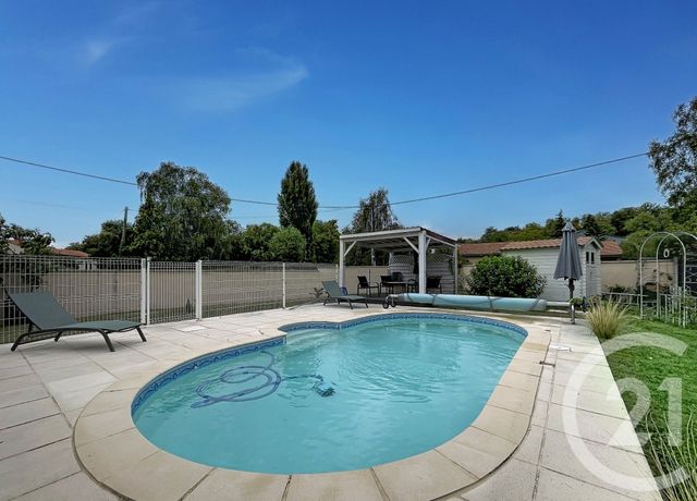 maison à vendre - 7 pièces - 172.0 m2 - ST BONNET PRES RIOM - 63 - AUVERGNE - Century 21 Agence Girard
