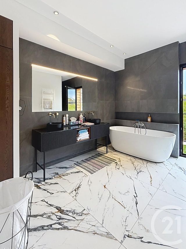 maison à vendre - 6 pièces - 183.0 m2 - ST IGNAT - 63 - AUVERGNE - Century 21 Agence Girard