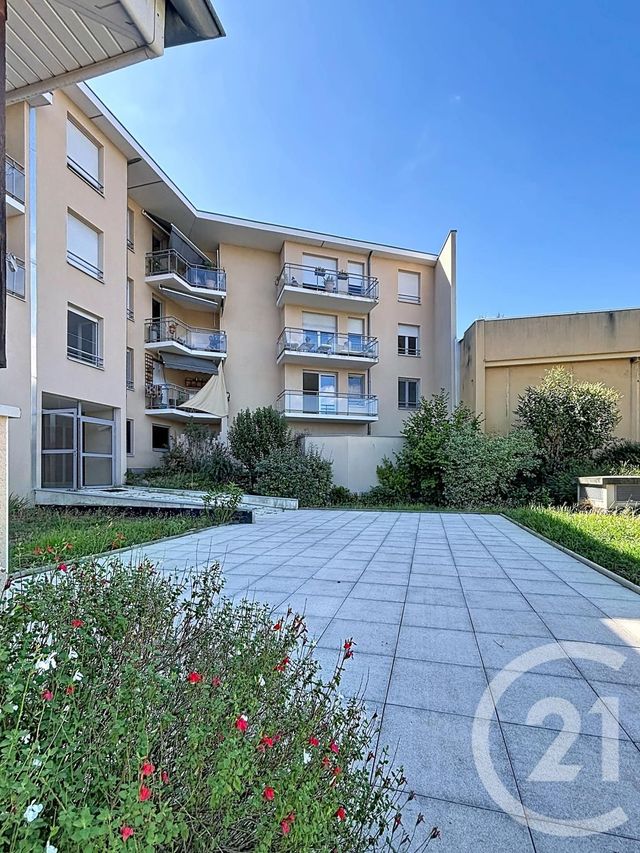 Appartement F2 à vendre - 2 pièces - 46.9 m2 - RIOM - 63 - AUVERGNE - Century 21 Agence Girard