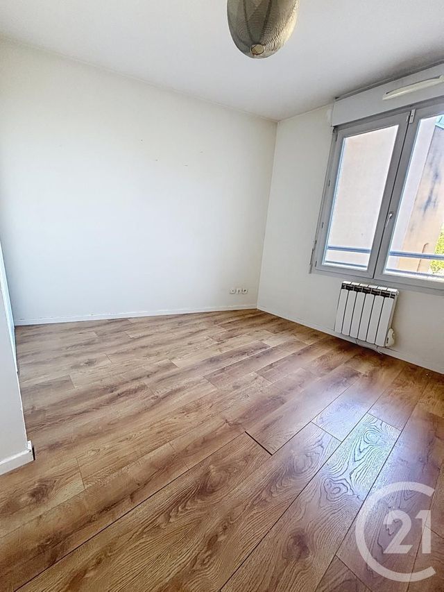 Appartement F2 à vendre - 2 pièces - 46.9 m2 - RIOM - 63 - AUVERGNE - Century 21 Agence Girard