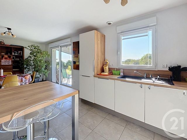 maison à vendre - 4 pièces - 92.19 m2 - CHARBONNIERES LES VARENNES - 63 - AUVERGNE - Century 21 Agence Girard
