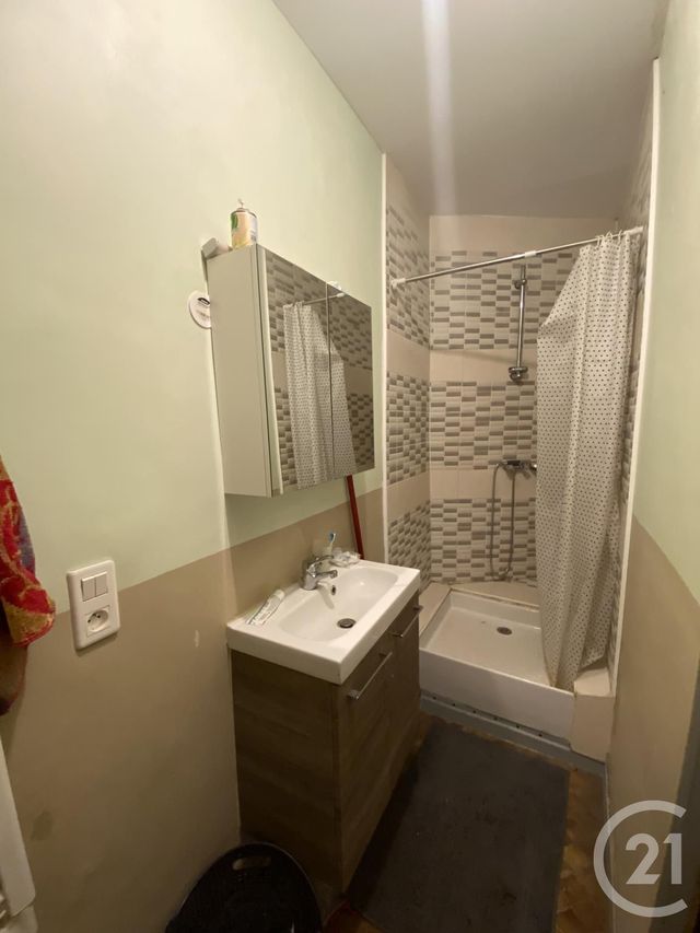 Appartement F1 à louer - 2 pièces - 63.09 m2 - RIOM - 63 - AUVERGNE - Century 21 Agence Girard