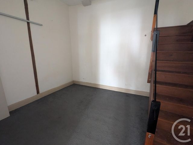 Appartement F1 à louer - 2 pièces - 63.09 m2 - RIOM - 63 - AUVERGNE - Century 21 Agence Girard