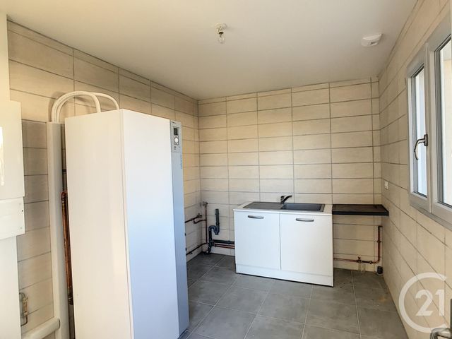 maison à louer - 4 pièces - 117.06 m2 - ST GERVAIS D AUVERGNE - 63 - AUVERGNE - Century 21 Agence Girard