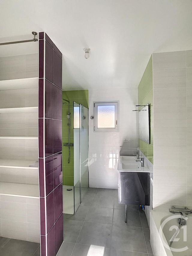 maison à louer - 4 pièces - 117.06 m2 - ST GERVAIS D AUVERGNE - 63 - AUVERGNE - Century 21 Agence Girard