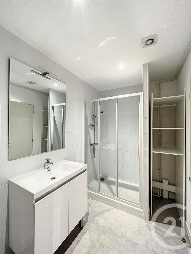 Appartement F4 à louer - 4 pièces - 80.8 m2 - CHATEL GUYON - 63 - AUVERGNE - Century 21 Agence Girard