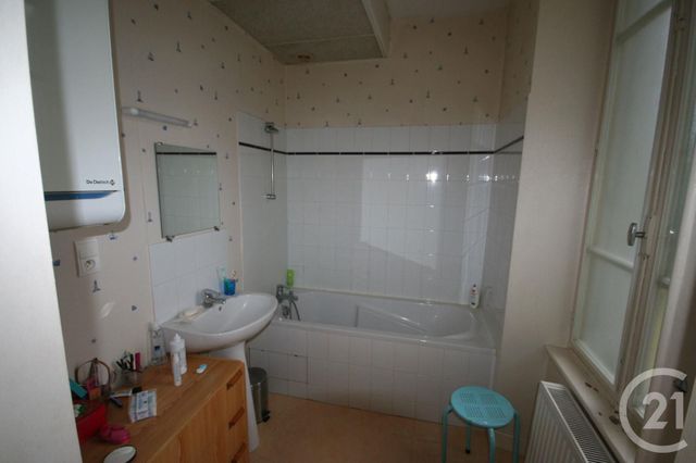 Appartement F2 à louer - 2 pièces - 46.0 m2 - PUY GUILLAUME - 63 - AUVERGNE - Century 21 Agence Girard