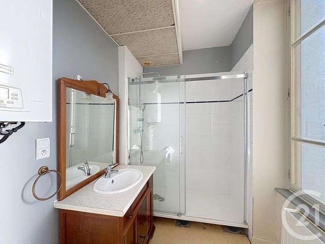 Appartement F2 à louer - 2 pièces - 46.0 m2 - PUY GUILLAUME - 63 - AUVERGNE - Century 21 Agence Girard