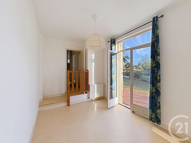 Appartement F2 à louer - 2 pièces - 46.0 m2 - PUY GUILLAUME - 63 - AUVERGNE - Century 21 Agence Girard