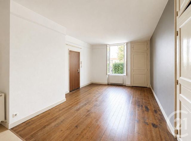 Appartement F2 à louer - 2 pièces - 46.0 m2 - PUY GUILLAUME - 63 - AUVERGNE - Century 21 Agence Girard