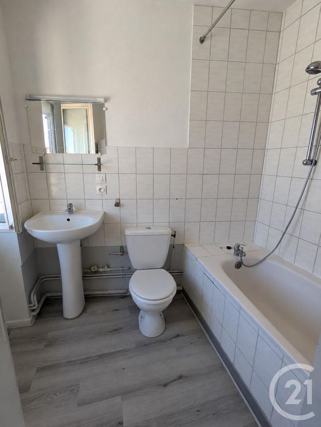 Appartement F2 à louer - 2 pièces - 45.29 m2 - RIOM - 63 - AUVERGNE - Century 21 Agence Girard