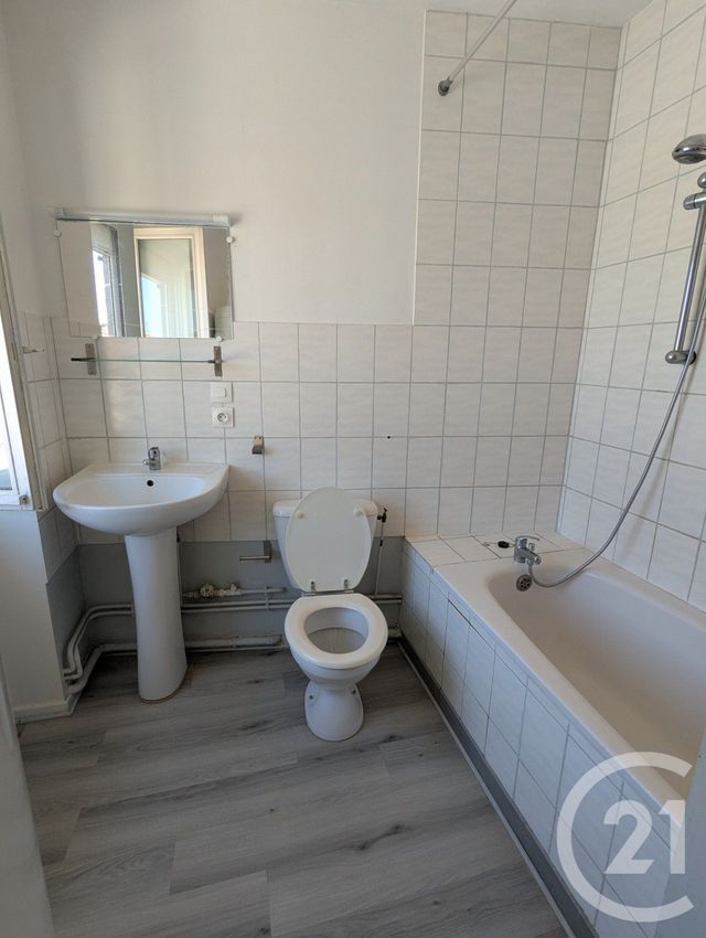 Appartement F2 à louer - 2 pièces - 45.29 m2 - RIOM - 63 - AUVERGNE - Century 21 Agence Girard