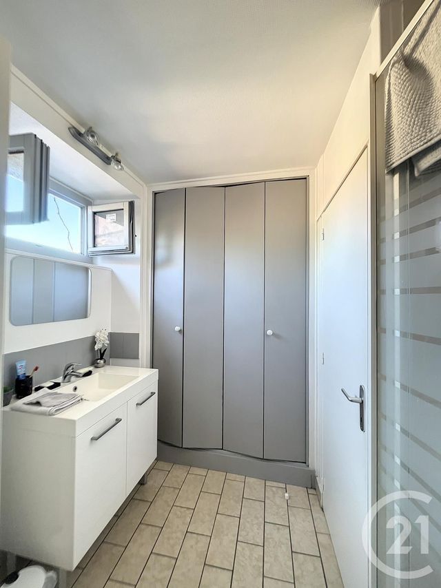 Appartement F2 à louer - 2 pièces - 41.9 m2 - RIOM - 63 - AUVERGNE - Century 21 Agence Girard