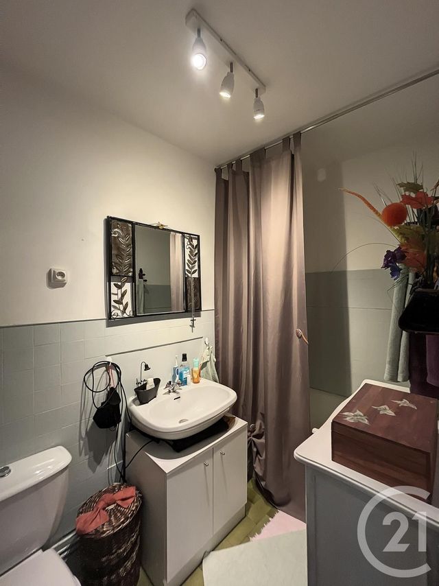 Appartement F2 à louer - 2 pièces - 62.08 m2 - RIOM - 63 - AUVERGNE - Century 21 Agence Girard