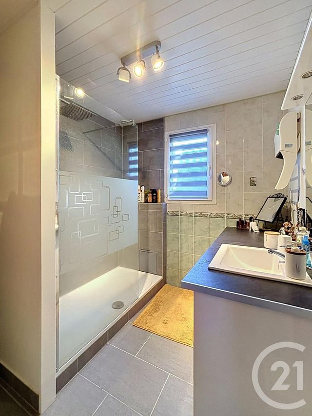 maison à vendre - 5 pièces - 100.74 m2 - CHAMBARON SUR MORGE - 63 - AUVERGNE - Century 21 Agence Girard