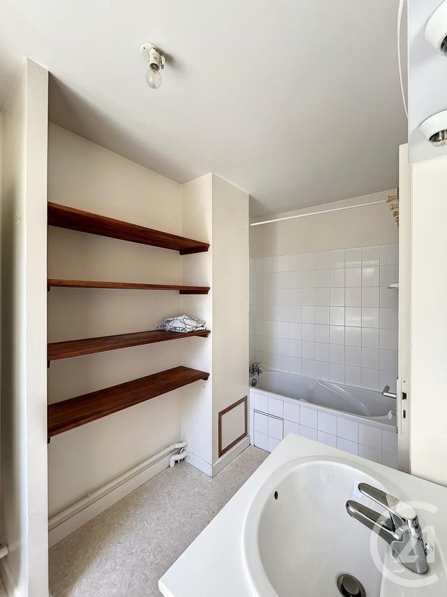 Appartement F4 à louer - 4 pièces - 78.74 m2 - ENNEZAT - 63 - AUVERGNE - Century 21 Agence Girard
