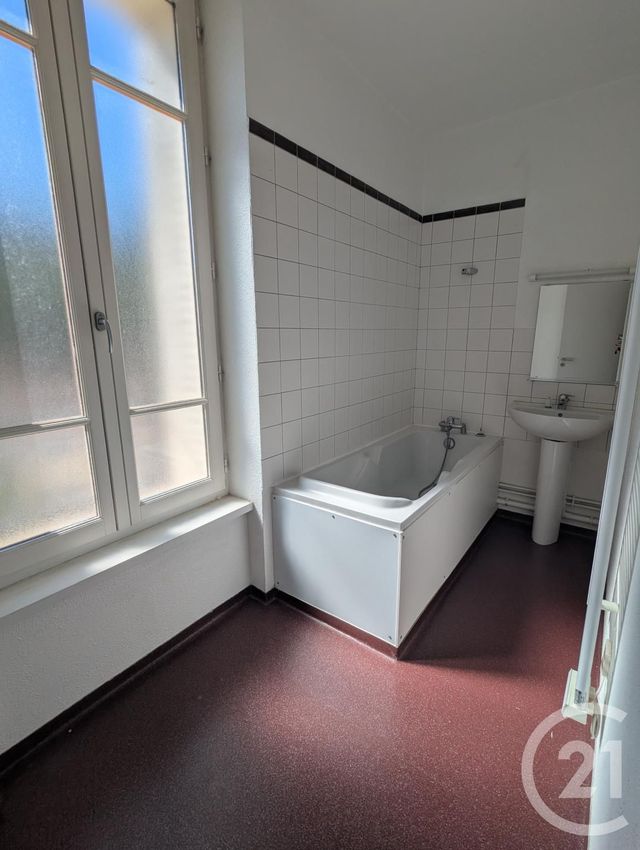 Appartement F1 bis à vendre - 2 pièces - 48.1 m2 - CHATEL GUYON - 63 - AUVERGNE - Century 21 Agence Girard