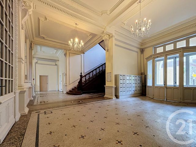 Appartement F1 bis à vendre - 2 pièces - 48.1 m2 - CHATEL GUYON - 63 - AUVERGNE - Century 21 Agence Girard